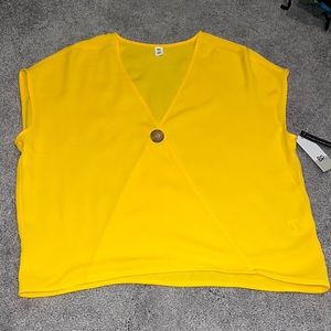 ✨ NWT Yellow Shirt ✨
